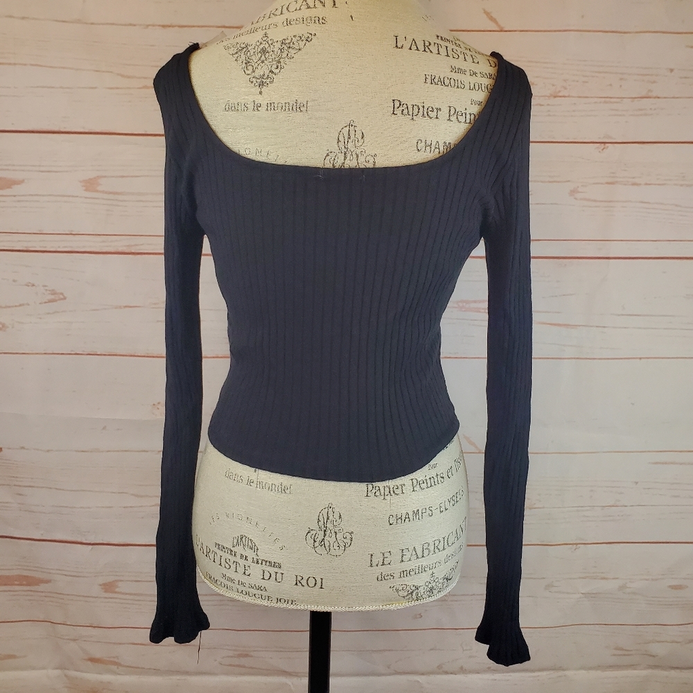 Long Sleeve Ribbed Crop Top - Picture 3 of 4